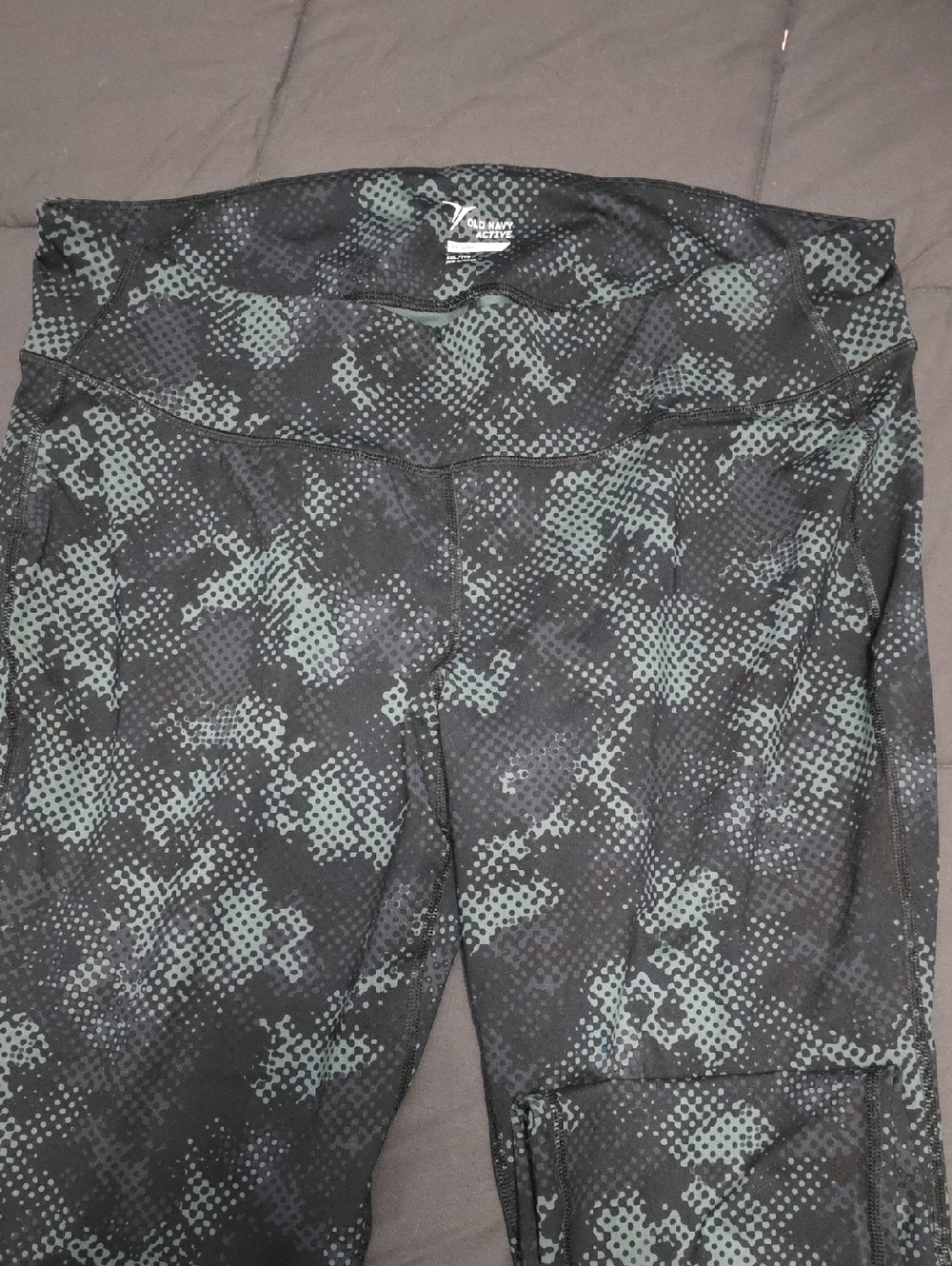 Old Navy Camouflage Dot Pattern Active Leggings - Black & Teal NEVER WORN